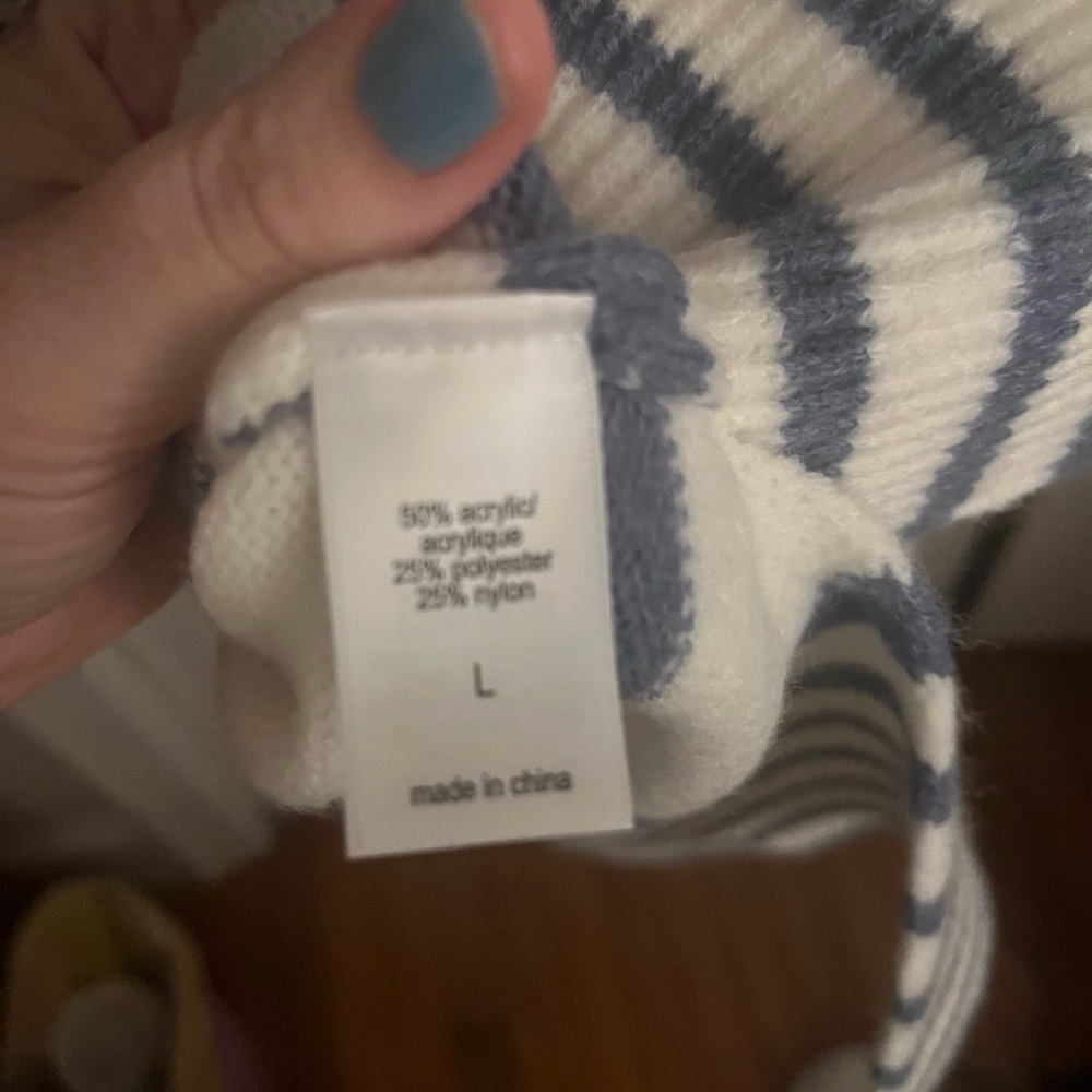 Striped White and Blue Sweater Size Large (low/high) hem NWOT Made by Maurice’s - Picture 6 of 6